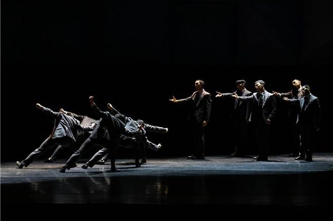 최상철 현대무용단 공연 장면   [사진 제공= 문화체육관광부]