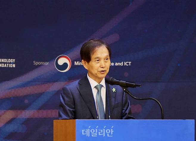 이광형 KAIST 총장이 포럼에서 연설하는 모습. ⓒ한국과학기술원
