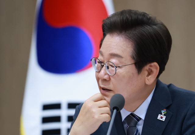 이재명 대통령이 24일 서울 용산 대통령실 청사에서 열린 국무회의를 주재하며 발언하고 있다. 연합뉴스.