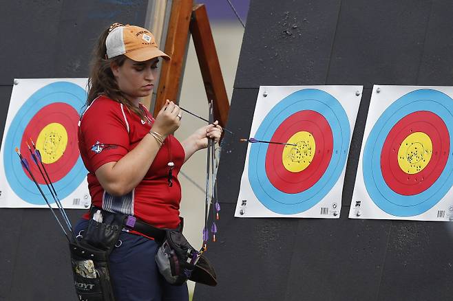 <yonhap photo-1778="">컴파운드 세계랭킹 2위 엘라 깁슨. EPA=연합뉴스</yonhap>
