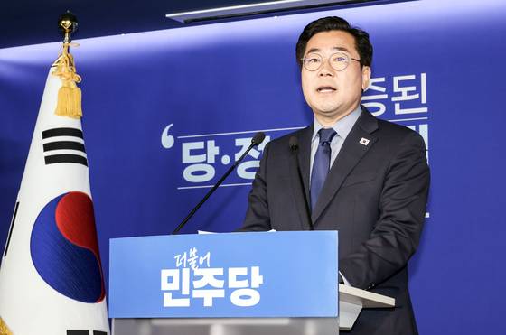 박찬대 전 민주당 원내대표가 23일 오전 서울 여의도 당사에서 당 대표 출마선언을 하고 있다. 김성룡 기자