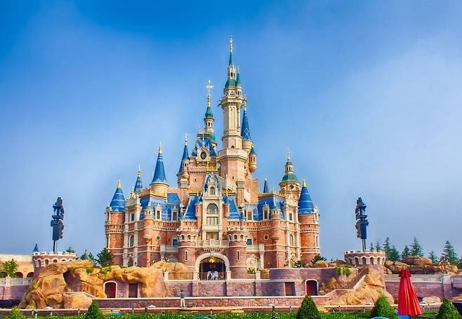 파리 디즈니랜드를 통째로 빌려 9살 딸에게 '공주 결혼식' 이벤트를 열어주려던 40대 엄마가 경찰에 체포됐다가 풀려났다. 사진은 상하이 디즈니랜드. /사진=상하이디즈니랜드