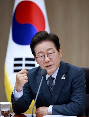 이재명 대통령이 24일 서울 용산 대통령실 청사에서 열린 국무회의를 주재하며 발언하고 있다. 연합뉴스