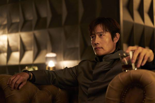 Lee Byung-hun as Frontman in "Squid Game" 3  (Netflix)