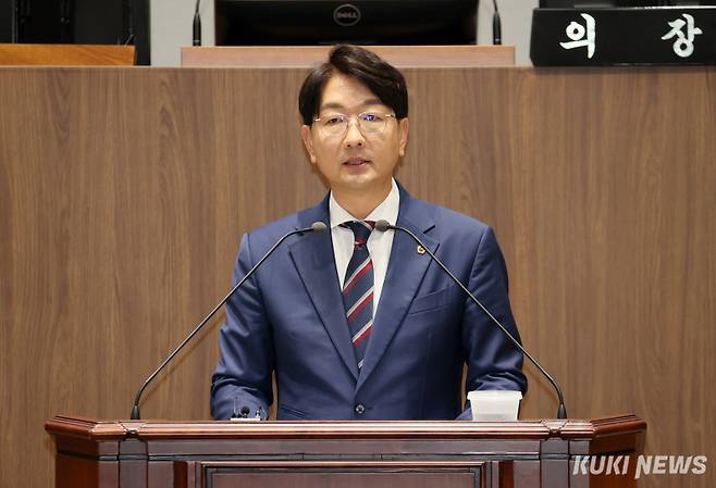 충남도의회 구형서 의원이 24일 열린 제359회 정례회 4차 본회의 5분발언을 통해 새 정부의 기후에너지부 신설에 대비해 충남도 관련 부서 신설이나 통합을 적극 검토할 것을 제안하고 있다.