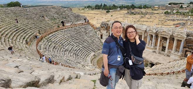 남창원(왼쪽) 대아교회 목사가 지난해 안식월 기간 아내와 함께 튀르키예 성지순례를 하고 있다. 남 목사 제공