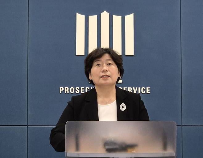 '12·3 비상계엄 사건'을 수사하는 조은석 내란 특검팀의 박지영 특검보가 24일 서울 서초구 서울고등검찰청 기자실에서 윤석열 전 대통령 체포영장 청구 관련 브리핑을 하고 있다. 연합뉴스