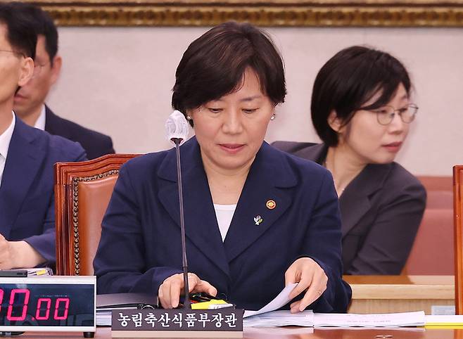 장관 인선에서 유임된 송미령 농림축산식품부 장관이 23일 국회에서 열린 농림축산식품해양수산위원회 전체회의에 참석해 있다. 2025.6.23 [사진 = 연합뉴스]