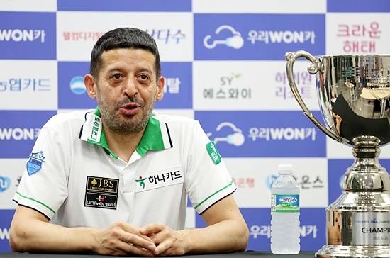 25/26시즌 PBA개막전에서 우승한 초클루는 “이번 대회 경기력이 좋았고, 운도 따라줬다”고 했다. 또한 산체스와 결승전에서 만나 더 기뻤다고 말했다. (사진=PBA)