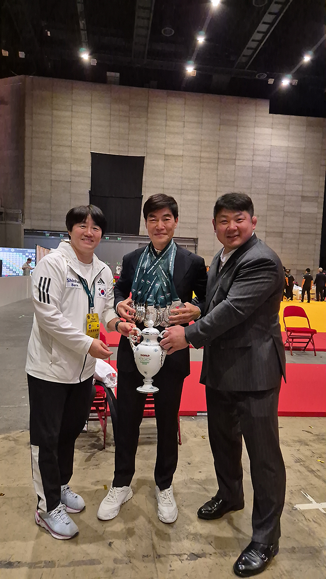 이번 대한민국 유도 대표팀 선수단은 에이루트그룹 이대성 회장이 단장으로 참가했다. 이대성 단장은 대회 준비 기간부터 현지 운영까지 선수단 전반을 세심하게 지원하며 안정적인 환경을 조성하는 데 크게 이바지했다. 사진=대한유도회