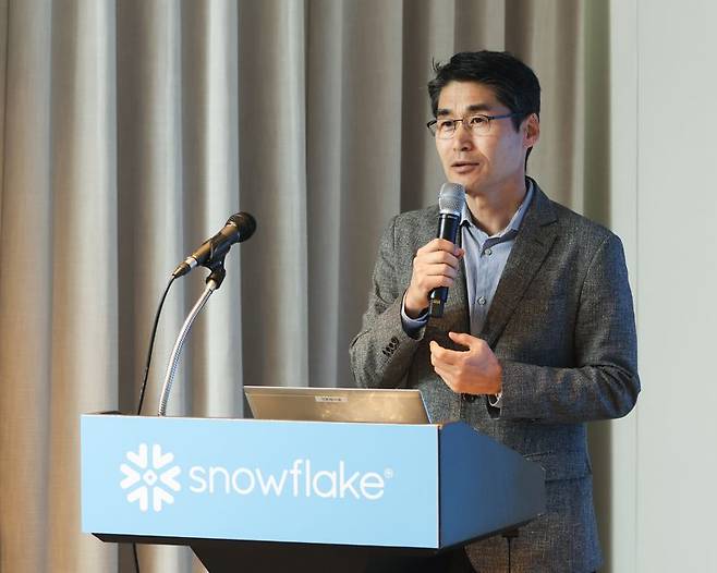 최기영 스노우플레이크코리아 지사장이 24일 서울 강남구 AC호텔에서 열린 기자간담회에서 발언하고 있다./사진제공=스노우플레이크코리아 제공