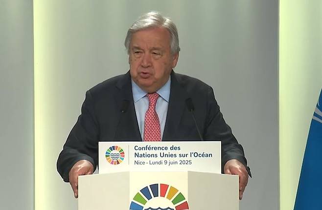 [니스=뉴시스] 안토니우 구테흐스 유엔 사무총장이 9일(현지 시간) 프랑스 니스에서 열린 제3차 유엔 해양총회 개회식에서 연설하고 있다. 그는 이란이 카타르의 미군기지에 미사일 공격을 가한 뒤 6월 23일 확전에 반대하는 성명서를 발표했다.  2025.06.24. *재판매 및 DB 금지