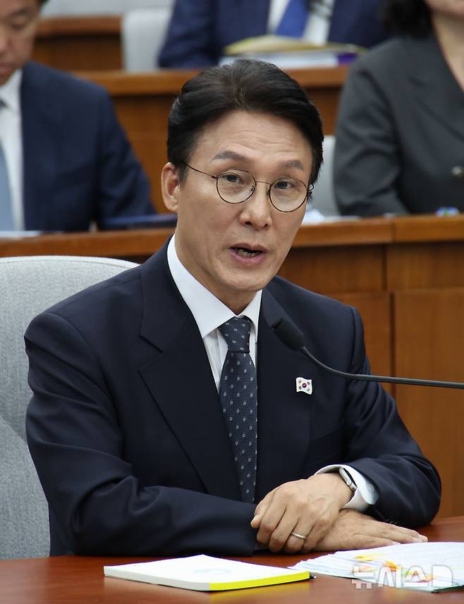 [서울=뉴시스] 김금보 기자 = 김민석 국무총리 후보자가 24일 서울 여의도 국회에서 열린 인사청문회에서 질문에 답하고 있다. 2025.06.24. kgb@newsis.com