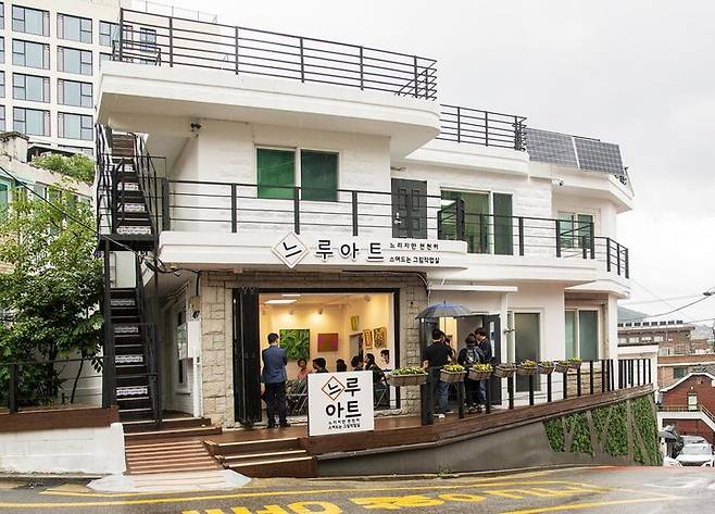 [서울=뉴시스] 발달장애인 미술작업실 ‘느루아트’ 전경. 2025.06.24. (사진=용산구 제공) *재판매 및 DB 금지