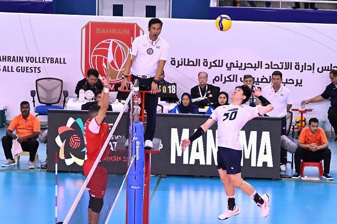 2025 아시아배구연맹(AVC) 네이션스컵 4강전에서 한국 신호진이 바레인을 상대로 공격을 시도하는 모습. 아시아배구연맹 소셜미디어 캡처