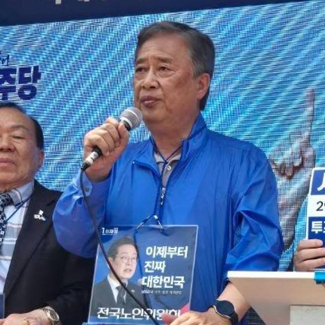 5월 28일 강원도 춘천에서 선거 운동 중인 유성엽 전 국회의원. 페이스북 캡처