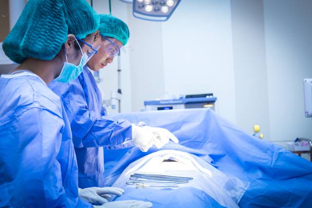 응급실, 외과수술 전문의 상시대기로 중증 질환자들의 수술시간과 합병증 등이 획기적으로 단축됐다. 사진은 기사의 특정 사실과 관련 없음. 게티이미지뱅크