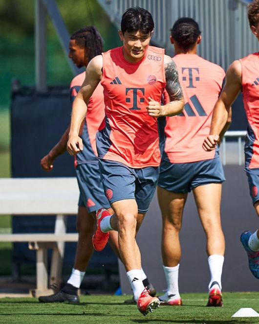 [사진] 공백을 깨고 훈련에 복귀한 김민재