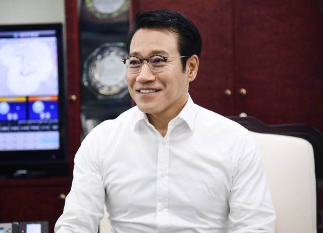 ▲최경식 남원시장은 꼭 필요한 사업이라는 결론에 도달하면 좌고우면하지 않는 스타일이다. 무쏘의 뿔처럼 돌파력을 발휘해 모든 벽을 무용지물로 만든다. ⓒ남원시