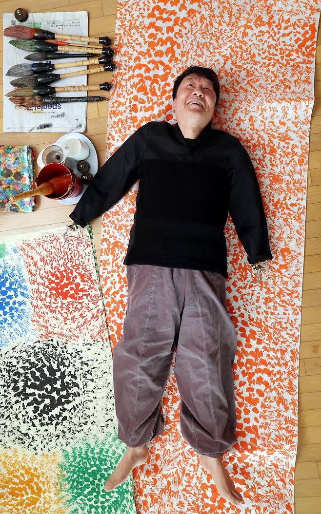 석창우 의수화가.&nbsp; 이제원 선임기자