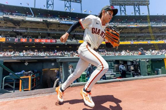 샌디에이고 자이언츠 이정후가 20일(한국시간) 미국 캘리포니아주 샌프란시스코 오라클파크에서 열린 2025 미국프로야구 메이저리그(MLB) 정규시즌 클리블랜드 가디언스와 홈 경기에서 외야 수비에 나서고 있다. 로이터 연합뉴스