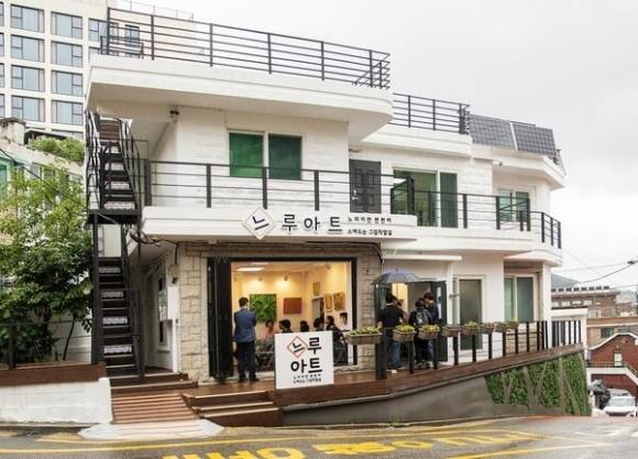 서울 용산구가 마련한 발달장애인을 위한 미술작업실 ‘느루아트’.   용산구 제공