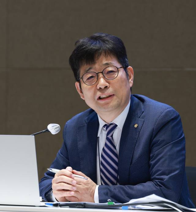 유상대 한국은행 부총재가 24일 출입기자 간담회에서 질문에 대답하고 있다. 사진 제공=한국은행