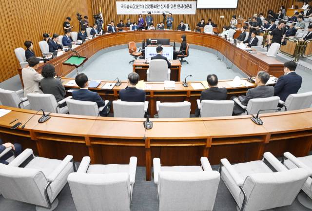 ‘국무총리(김민석) 임명동의안 심사를 위한 인사청문회’가 24일 국회에서 열리고 있다. 이날 청문회는 여야 합의 결렬로 증인과 참고인 없이 진행됐다. 오승현 기자