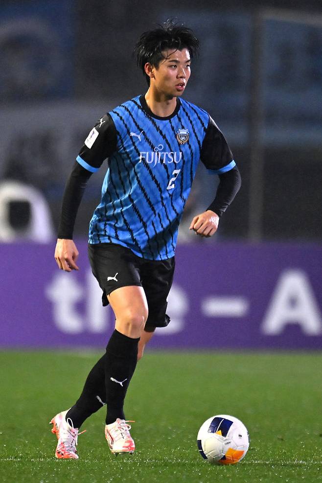 가와사키 프론탈레 다카이 코타가 지난 3월 아시아챔피언스리그 상하이 선화전에서 드리블하고 있다. Getty Images코리아