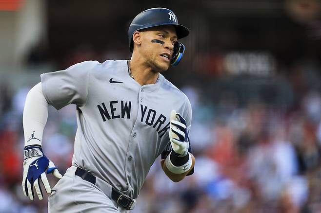 뉴욕 양키스 애런 저지가 24일 신시내티전에서 1회초 솔로 홈런을 날린 뒤 베이스를 돌고 있다. Imagn Images연합뉴스