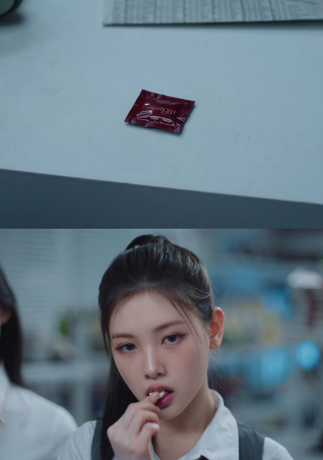 베이비돈크라이를 성적 대상화 한다는 논란이 불거진 티저 영상 장면. 피네이션 공식 SNS 공개 영상 캡처