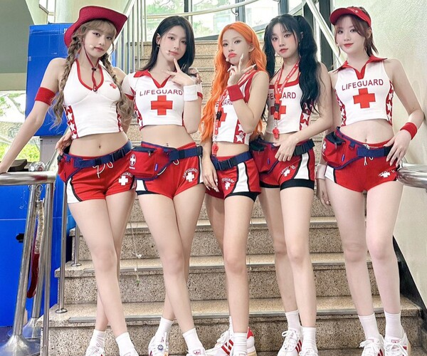 선정성 논란이 불거진 아이들의 ‘클락션’ 의상. 아이들 공식 SNS 계정