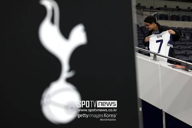 ▲ 손흥민은 이제 33살이다. 지금도 베테랑 반열에 올라 토트넘에서 정신적 지주나 다름없는 주장 역할을 맡고 있다. 냉정하게 기량은 한창 때를 기대하기는 어렵다. 점차 경쟁력이 떨어지는 모습을 보여줄 수밖에 없고, 프리미어리그와 같은 최상위 레벨에서는 출전 시간도 줄어들 여지가 크다.