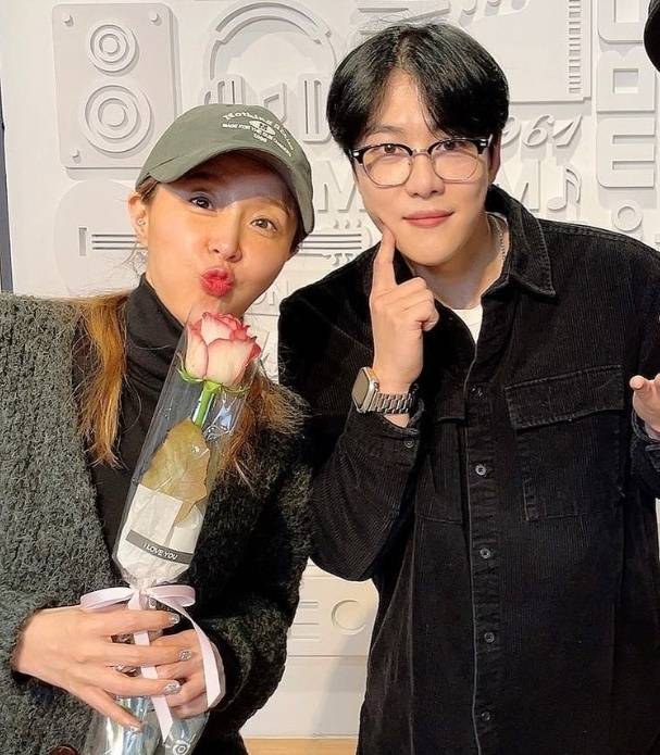 왼쪽부터 '예비 부부' 신지,문원 /사진=MBC 표준FM '싱글벙글쇼'