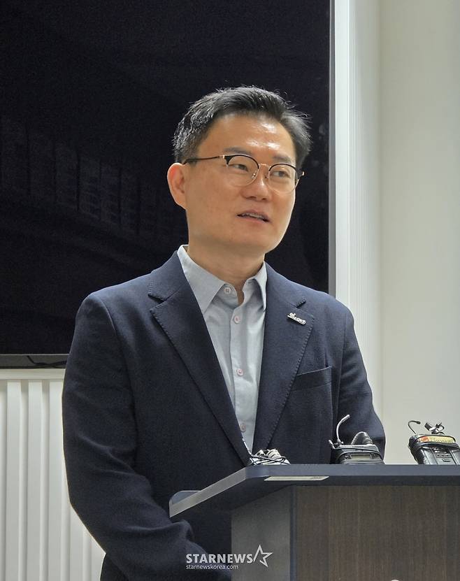 권철근 OK저축은행 프로배구단 단장이 24일 서울 마포구 상암동 KGIT센터 한국배구연맹(KOVO) 기자실에서 부산 연고 이전 관련 입장을 발표하고 있다. /김명석 기자