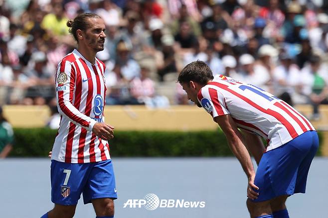 아틀레티코 마드리드 앙투안 그리즈만(왼쪽)이 24일 보타포구전에서 아쉬워하고 있다. /AFPBBNews=뉴스1