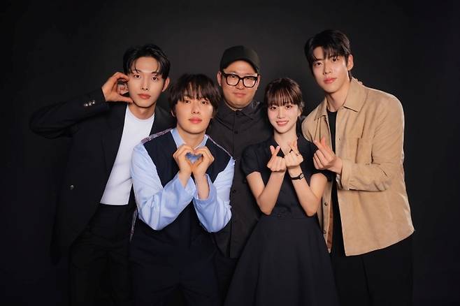 ‘러닝메이트’ 이정식, 윤현수, 한진원 감독, 홍화연, 최우성. 사진|티빙(TVING)