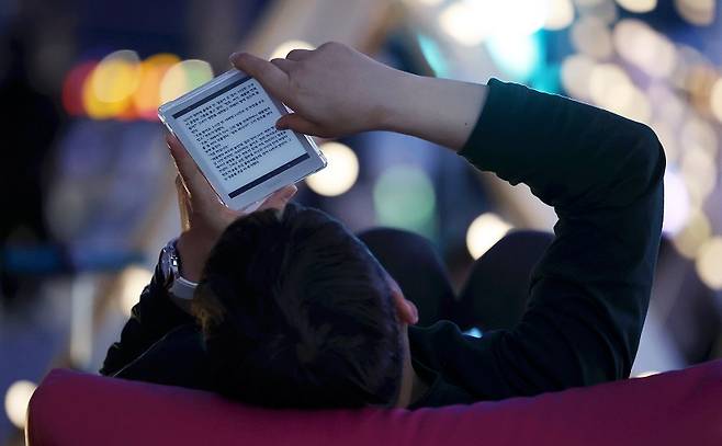 e북 이용자의 대부분은 e북 파일이 아닌 'e북 사용권'을 구매한 것이다.[사진 | 뉴시스]