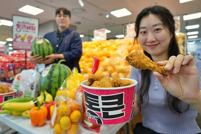 롯데마트, 2주간 '통큰 세일'…치킨 한 마리 5천원  [롯데마트 제공. 재판매 및 DB금지]