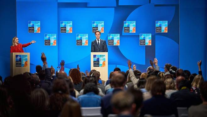 나토 정상회의 사전 기자회견 (헤이그=연합뉴스) 23일(현지시간) 네덜란드 헤이그에서 열린 나토 정상회의 사전 기자회견. 2025.6.23 photo@yna.co.kr [나토 제공. 재판매 및 DB 금지]