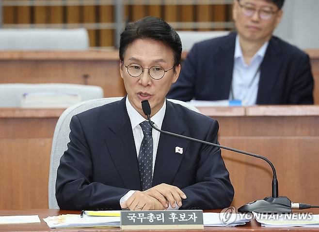 답변하는 김민석 국무총리 후보자 (서울=연합뉴스) 박동주 기자 = 김민석 국무총리 후보자가 24일 서울 여의도 국회에서 열린 인사청문회에서 의원질의에 답변하고 있다. 2025.6.24 pdj6635@yna.co.kr