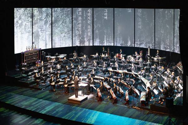 오는 28일 경기국악원 국악당에서 경기시나위오케스트라의 '마에스트로가 사랑한 국악' 시리즈 두 번째 'Nature'가 공연된다. 사진은 경기시나위오케스트라의 코습. <경기아트센터 제공>