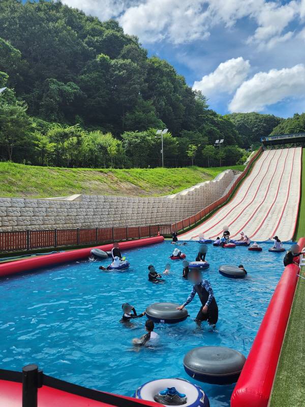 김천 사계절썰매장을 오는 28일부터 8월 31일까지 '물썰매장'으로 탈바꿈해 운영한다.