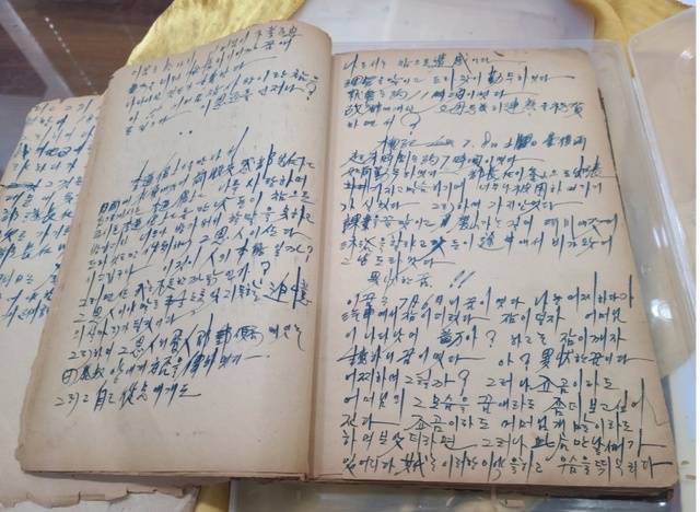 꿈에서 어머니가 불렀다는 내용이 담겨 있는 고 김용만 씨의 자칭 『북진일기』. 함북 길주까지 북진할 때의 6.25 상황이 담겨있다.