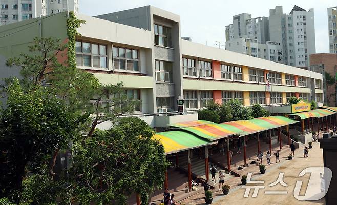 학기 초 건물 안전 등급 문제로 개학이 연기된 서울 서대문구 북성초. /뉴스1 ⓒ News1 김명섭 기자