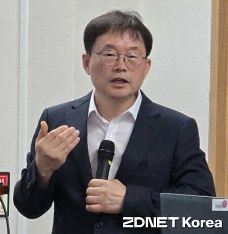 한국생명공학연구원 이승구 국가바이오파운드리사업단장이 25일 비이오파운드리 사업에 대해 설명했다.