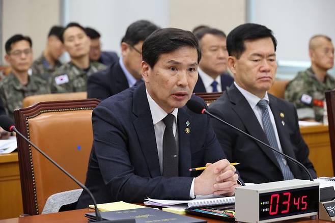 김선호 국방부 장관 직무대행이 25일 국회에서 열린 국방위원회 전체회의에서 의원 질의에 답변하고 있다. ⓒ연합뉴스