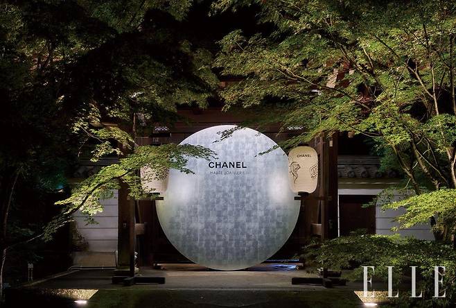 교토의 오래된 사원 쇼군즈카 세이류덴에서 열린 갈라 디너.