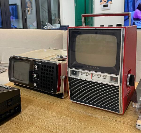 와.. 80년도 영화에서 봄직한 디자인의 TV들
