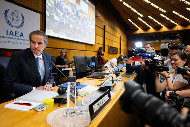 라파엘 그로시(맨 왼쪽) 국제원자력기구(IAEA) 사무총장이 23일 오스트리아 빈에서 열린 IAEA 이사회 회의에 참석해 있다. 빈=AP 연합뉴스